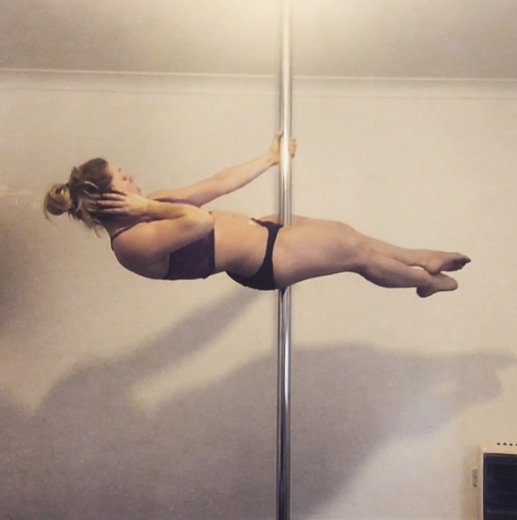 Read more about the article Pole Dance Improvisation